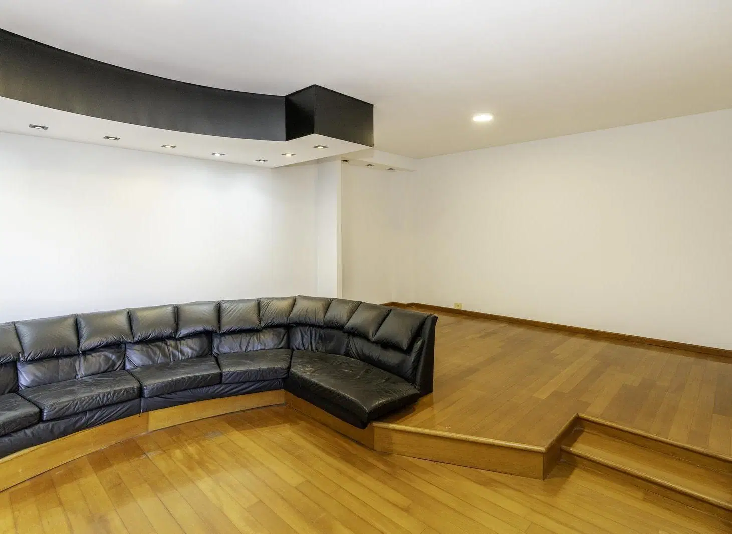 Venta depto 4 amb y depend y balcón Belgrano 2
