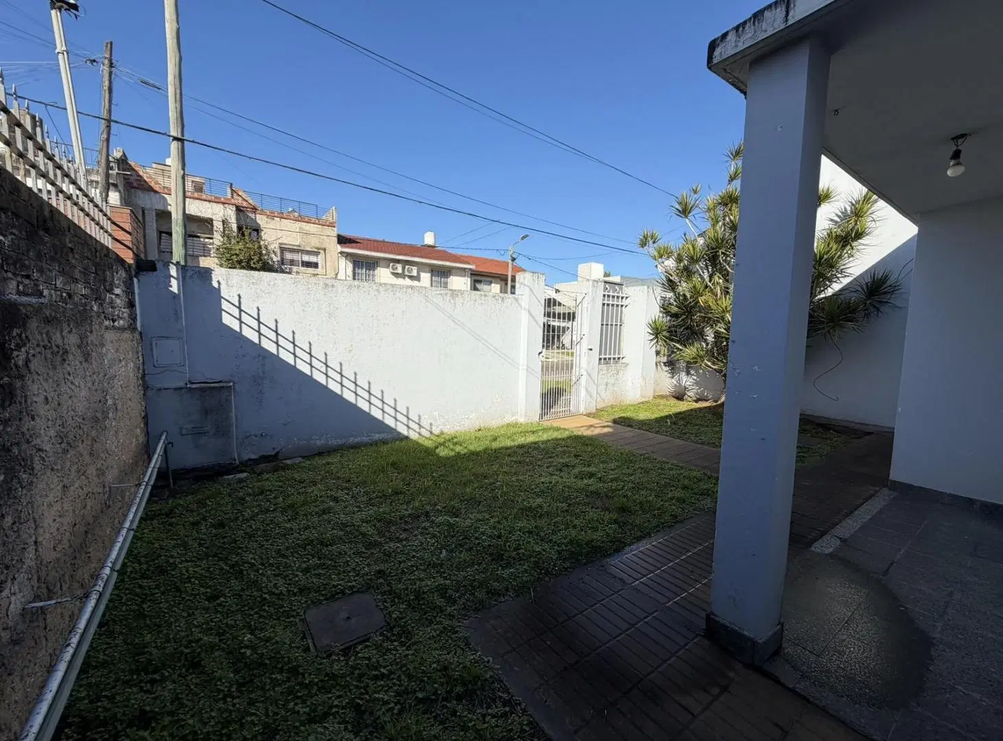 Lote de 184 m² con casa a reciclar – gran potencial de modernización – Temperley 3