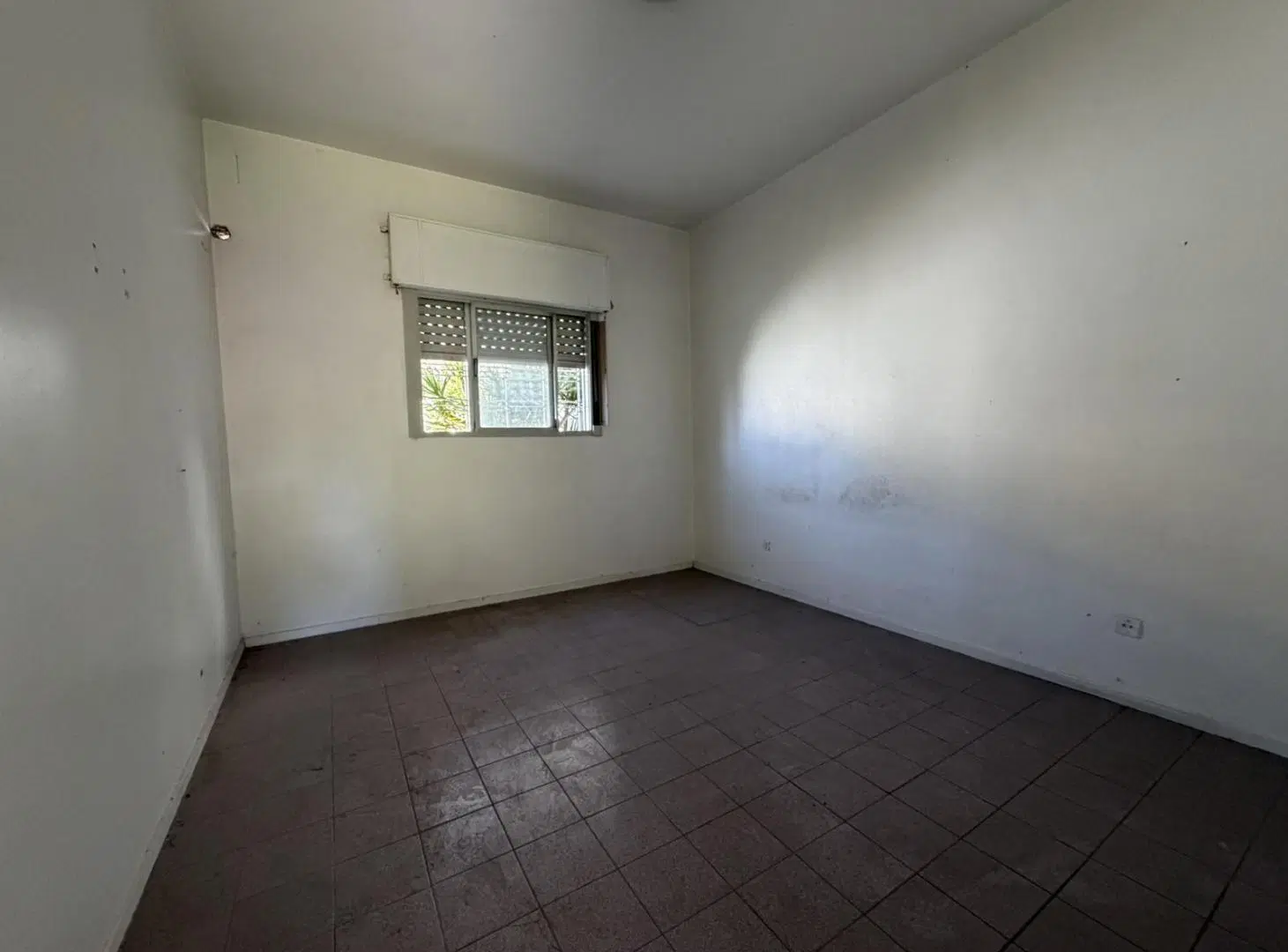 Lote de 184 m² con casa a reciclar – gran potencial de modernización – Temperley 5