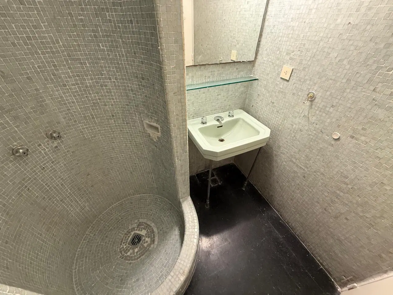 ELEGANTE DEPTO DE 4 AMBIENTES EN RECOLETA 8
