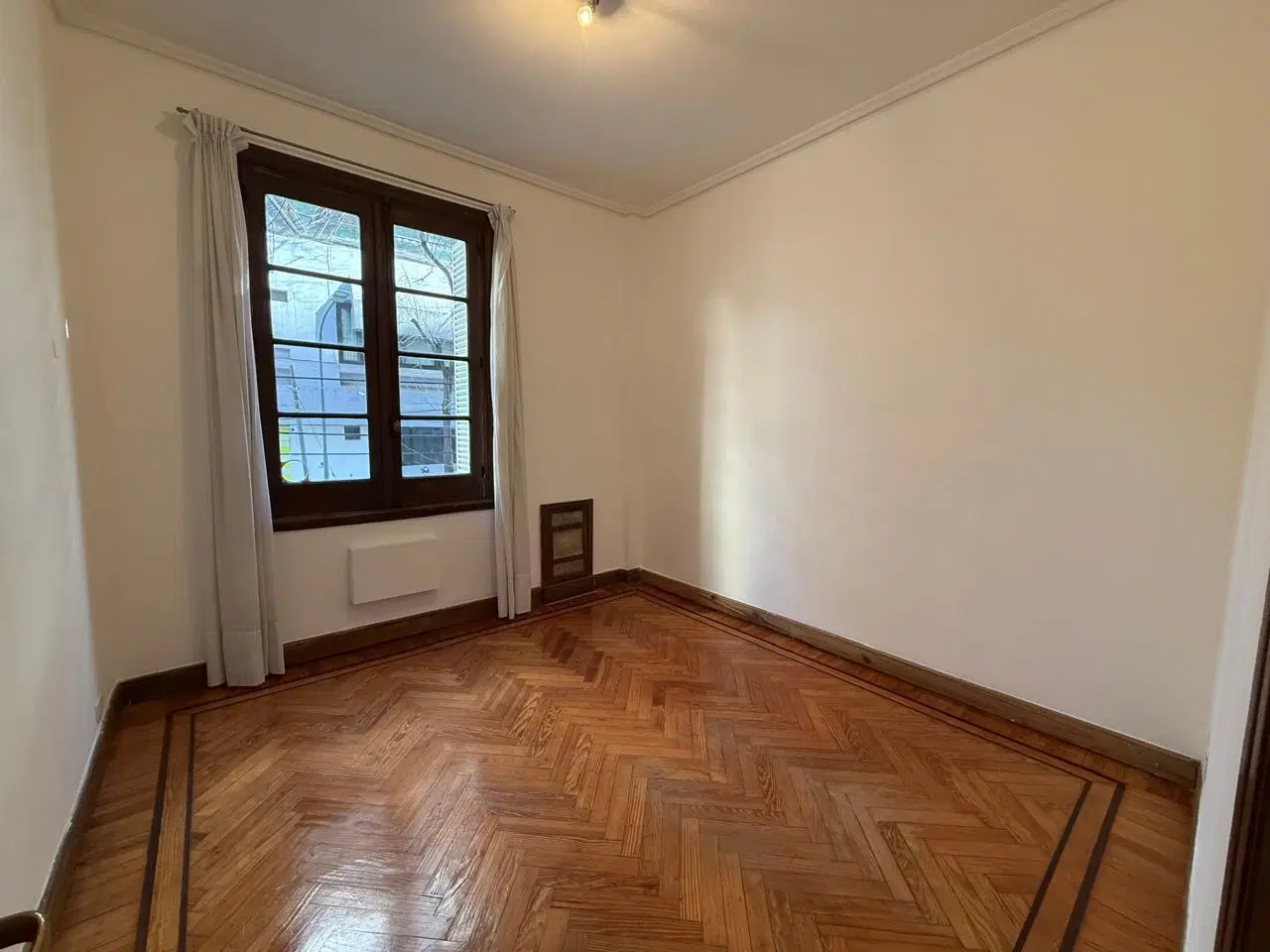 ELEGANTE DEPTO DE 4 AMBIENTES EN RECOLETA 5