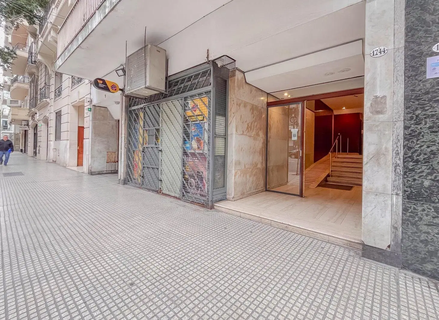 Excelente 2 Ambientes sobre Av. Pueyrredón al 1700, Recoleta 2