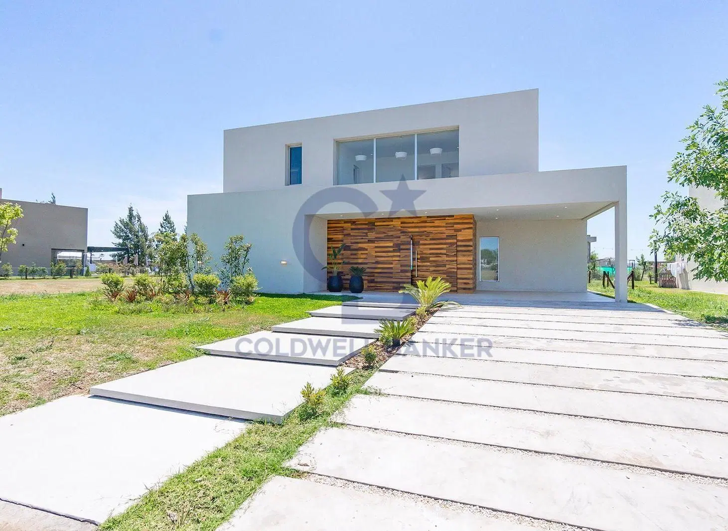 ALQUILER CASA 5 AMBIENTES CON PILETA EN TERRALAGOS 2