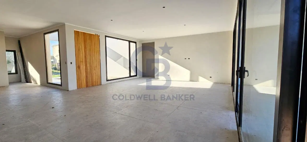 OPORTUNIDAD! FINANCIADA! VENTA CASA A ESTRENAR CON PILETA Y FONDO AL VERDE SAN SEBASTIAN AREA 12 3