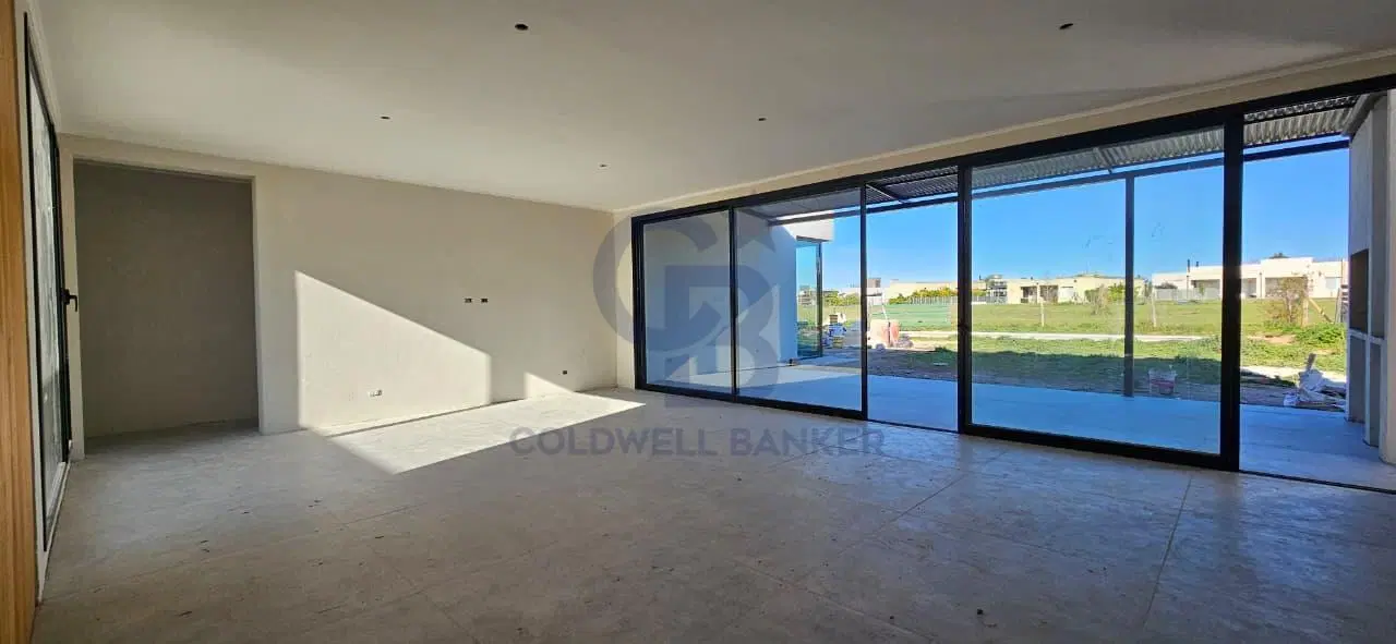 OPORTUNIDAD! FINANCIADA! VENTA CASA A ESTRENAR CON PILETA Y FONDO AL VERDE SAN SEBASTIAN AREA 12 2