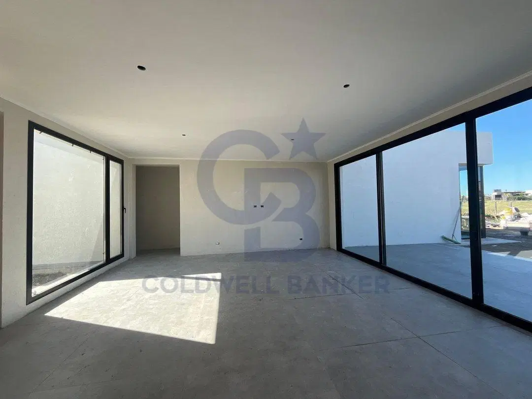 OPORTUNIDAD! FINANCIADA! VENTA CASA A ESTRENAR CON PILETA Y FONDO AL VERDE SAN SEBASTIAN AREA 12 8