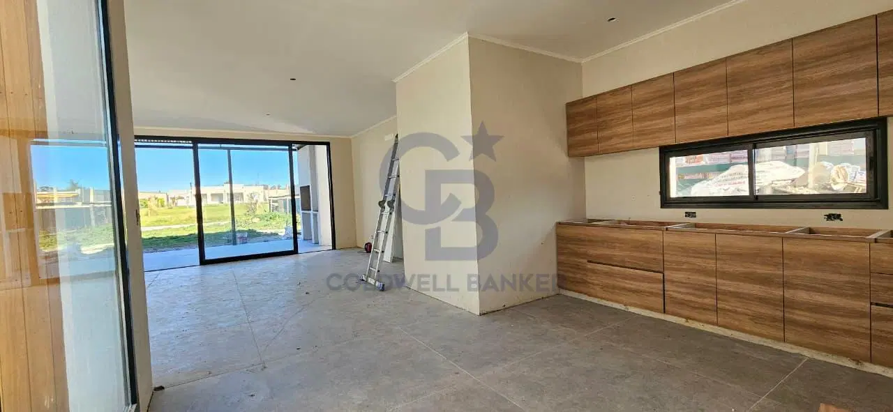 OPORTUNIDAD! FINANCIADA! VENTA CASA A ESTRENAR CON PILETA Y FONDO AL VERDE SAN SEBASTIAN AREA 12 4