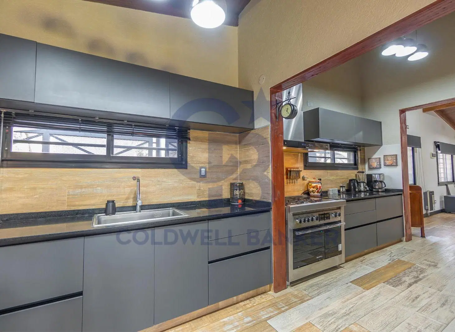 VENTA CASA 5 AMBIENTES DISEÑO CANNING CN 2 PISCINAS HIDROMASAJE GALERIA PARRILLA JARDIN 4