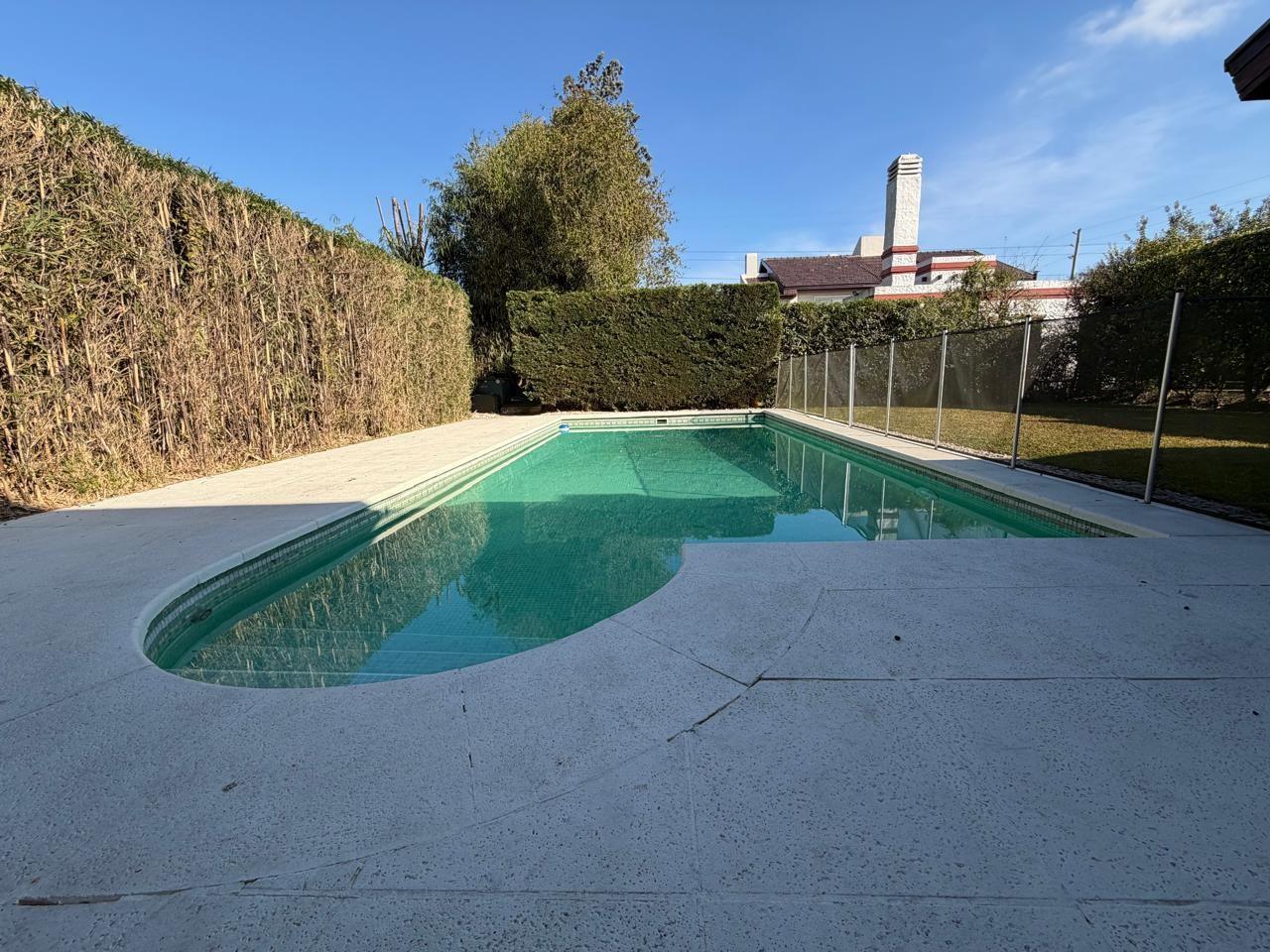 Foto de CASA EN COUNTRY GOLF "EL SOSIEGO"- 4 DORMITORIOS -AMPLIO JARDIN y PILETA, imagen 2