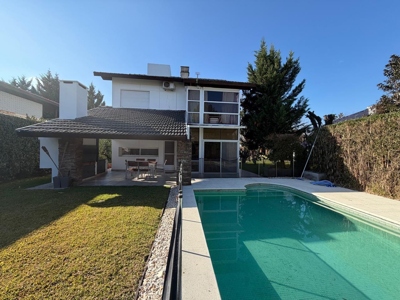 Foto de CASA EN COUNTRY GOLF "EL SOSIEGO"- 4 DORMITORIOS -AMPLIO JARDIN y PILETA, imagen 5