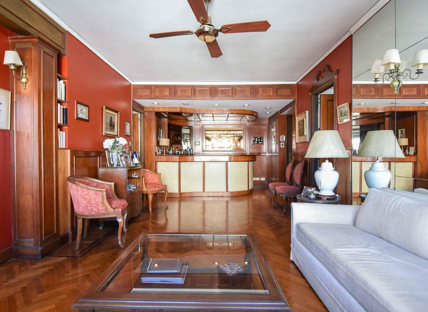 Foto de VENTA DEPARTAMENTO 8 AMBIENTES DEPENDENCIAS APTO PROFESIONAL COCHERA, imagen 2