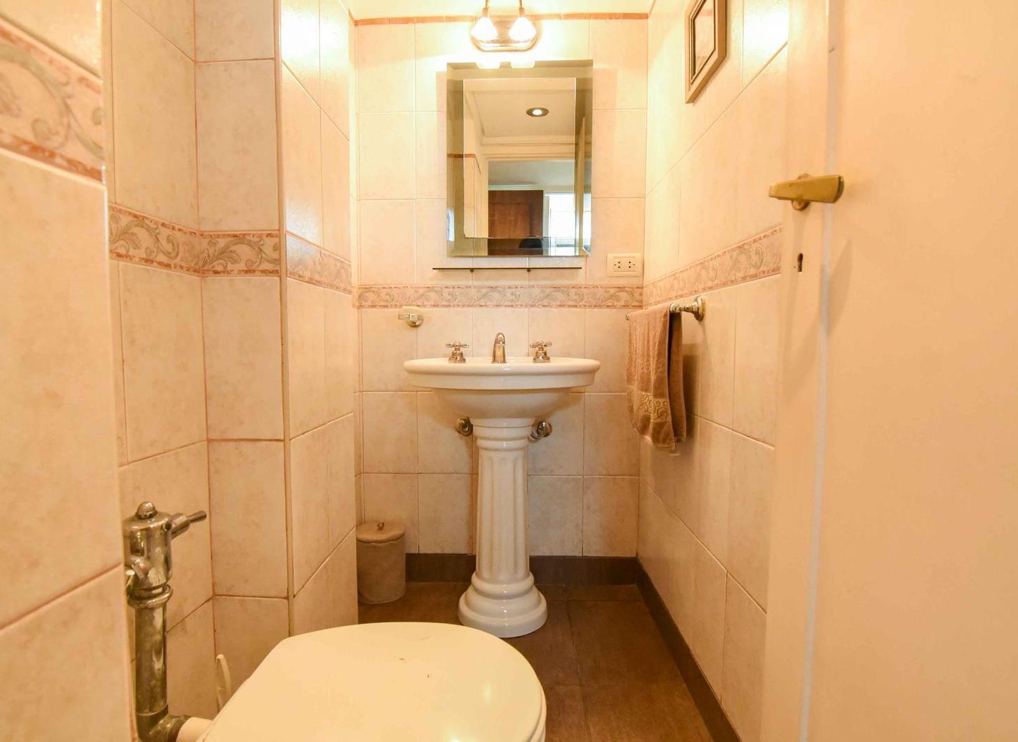 Foto de VENTA DEPARTAMENTO 8 AMBIENTES DEPENDENCIAS APTO PROFESIONAL COCHERA, imagen 5