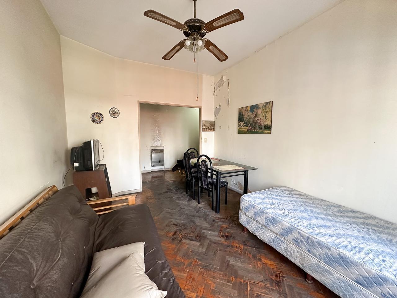 Foto de VENTA DPTO 2 AMB CON BALCÓN VILLA CRESPO A REMODELAR OPORTUNIDAD, imagen 1