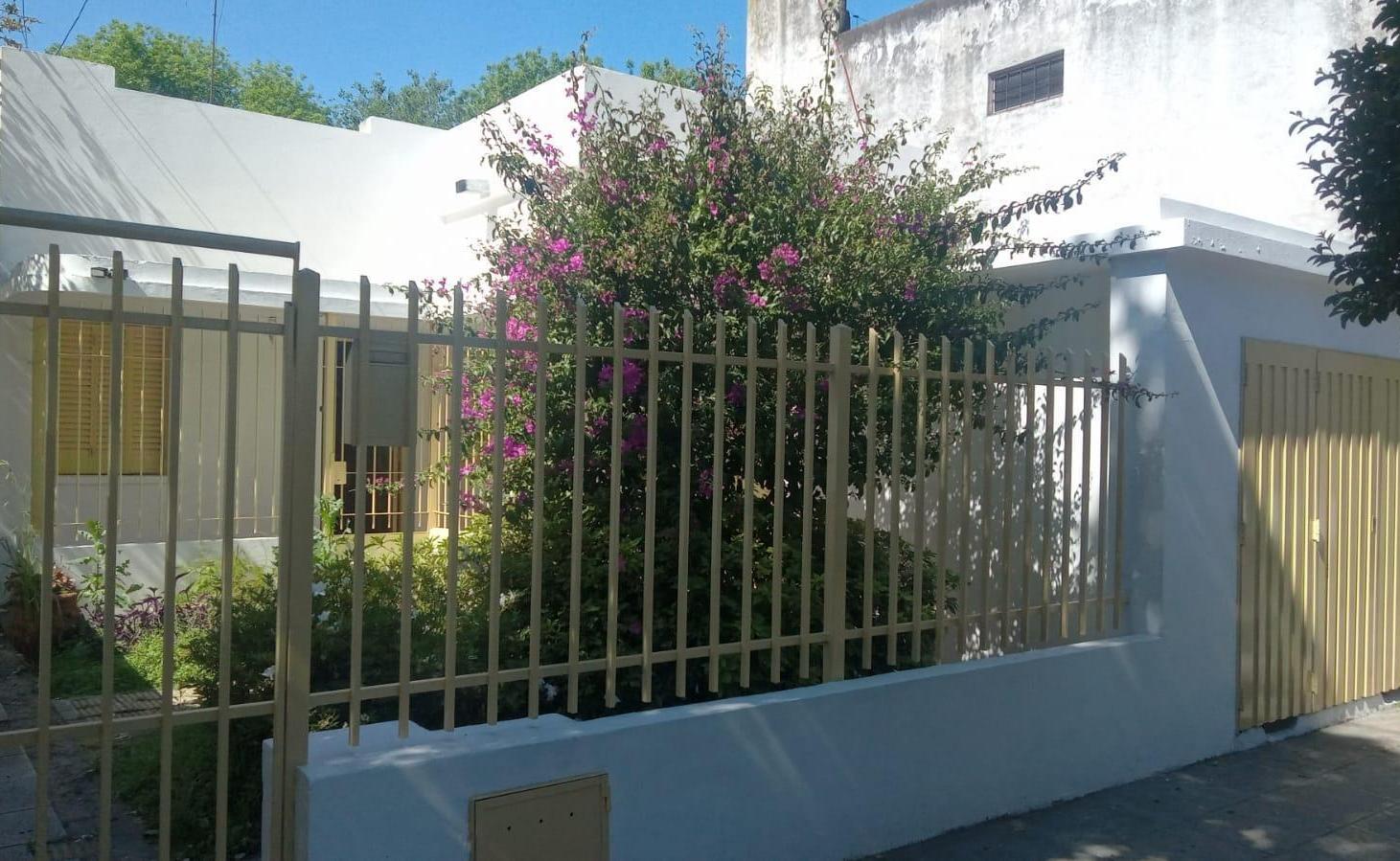 Foto de VENTA PH TIPO CASA MORON C/ JARDIN Y COCHERA, imagen 5