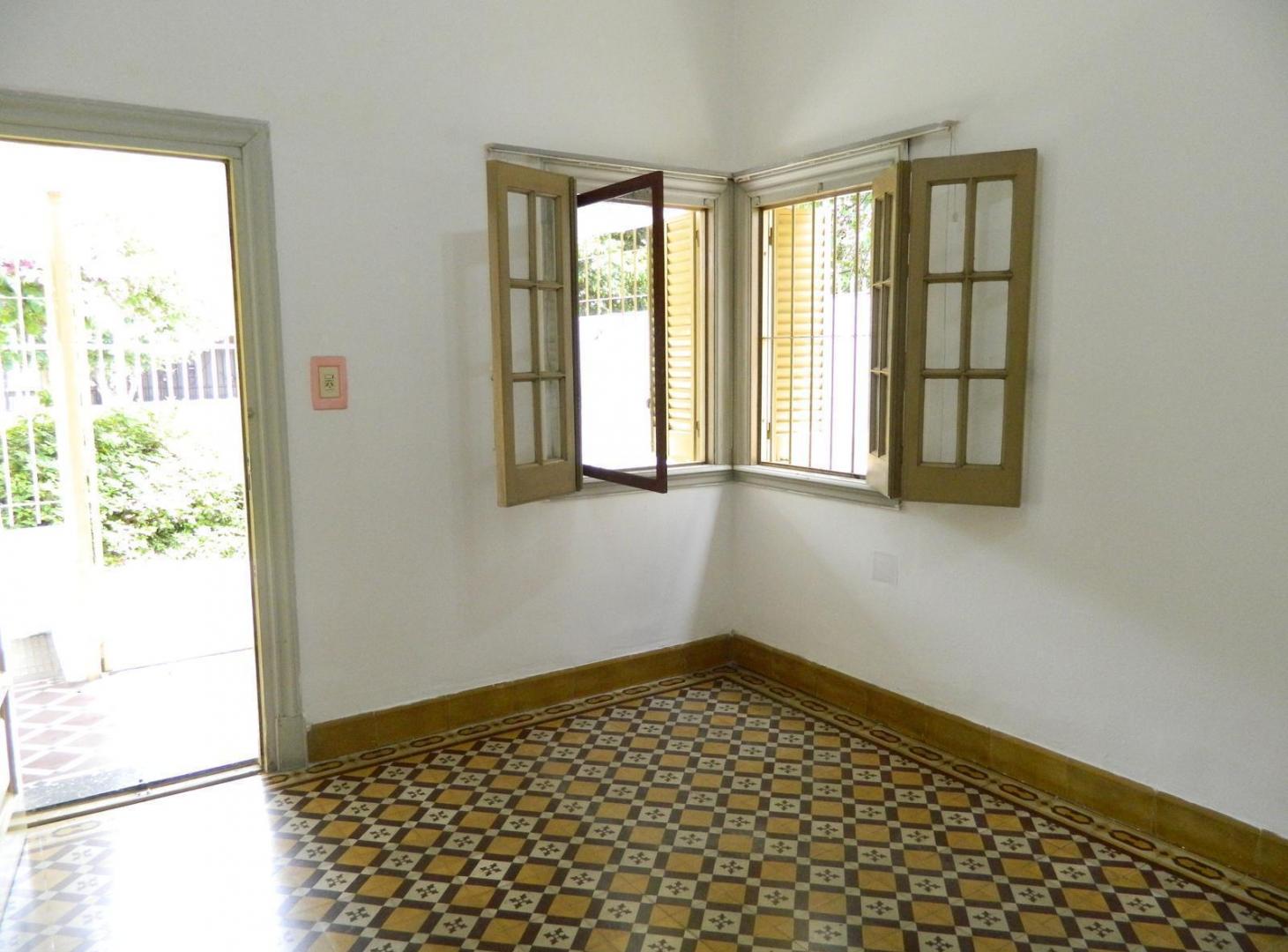 Foto de VENTA PH TIPO CASA MORON C/ JARDIN Y COCHERA, imagen 3