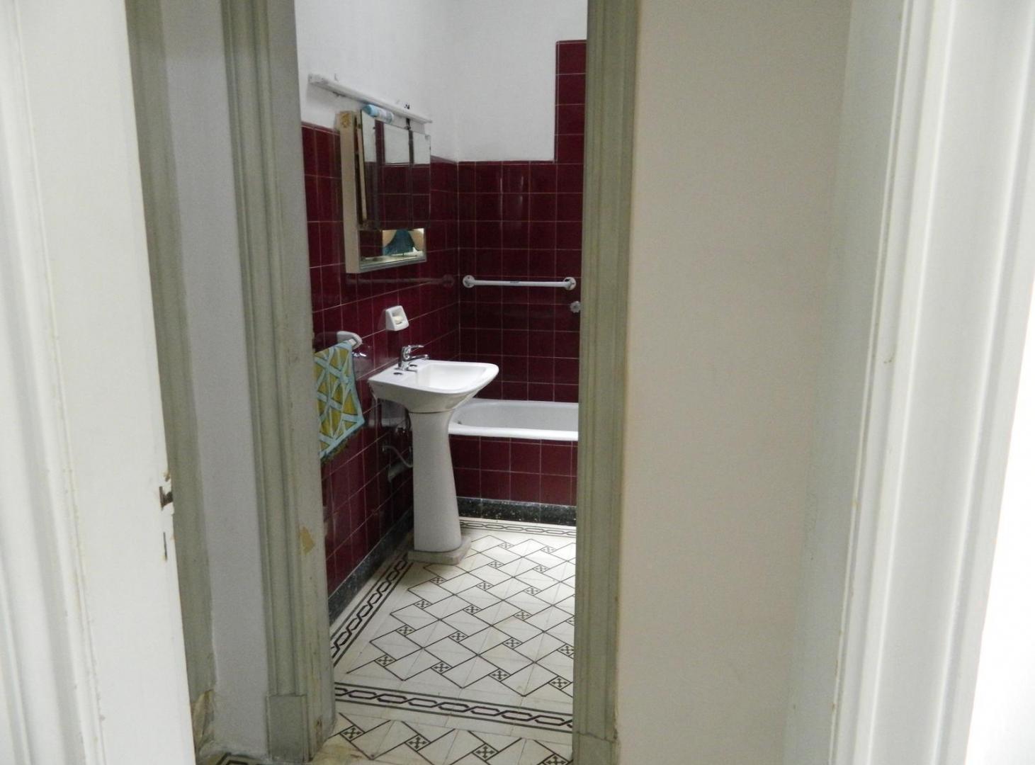 Foto de VENTA PH TIPO CASA MORON C/ JARDIN Y COCHERA, imagen 4