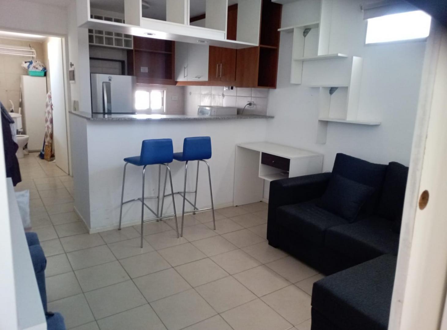 Foto de Gran Depto Monoambiente dividido c/ Baulera, Balcón y Parrilla, Parque, imagen 1