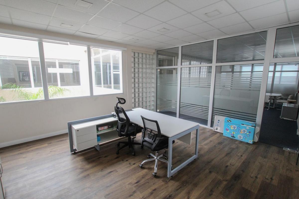 Foto de Venta Oficinas en dos plantas mas local y gran deposito, Parque, imagen 5