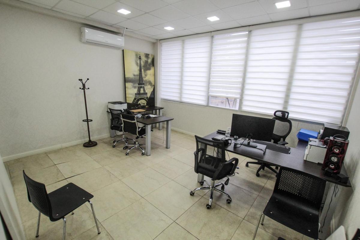 Foto de Venta Oficinas en dos plantas mas local y gran deposito, Parque, imagen 3