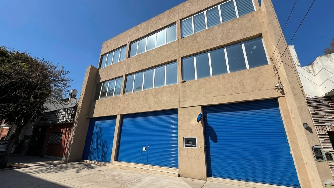 Foto de Venta Oficinas en dos plantas mas local y gran deposito, Parque, imagen 1