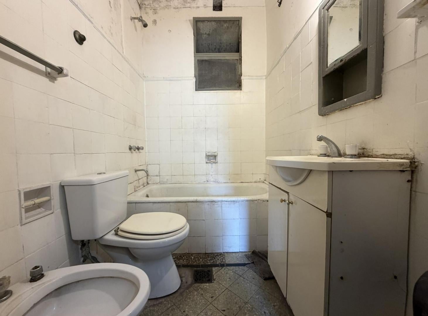 Foto de AMPLIO MONOAMBIENTE CON COCINA SEPARADA | 28 M² | CONTRAFRENTE, imagen 2