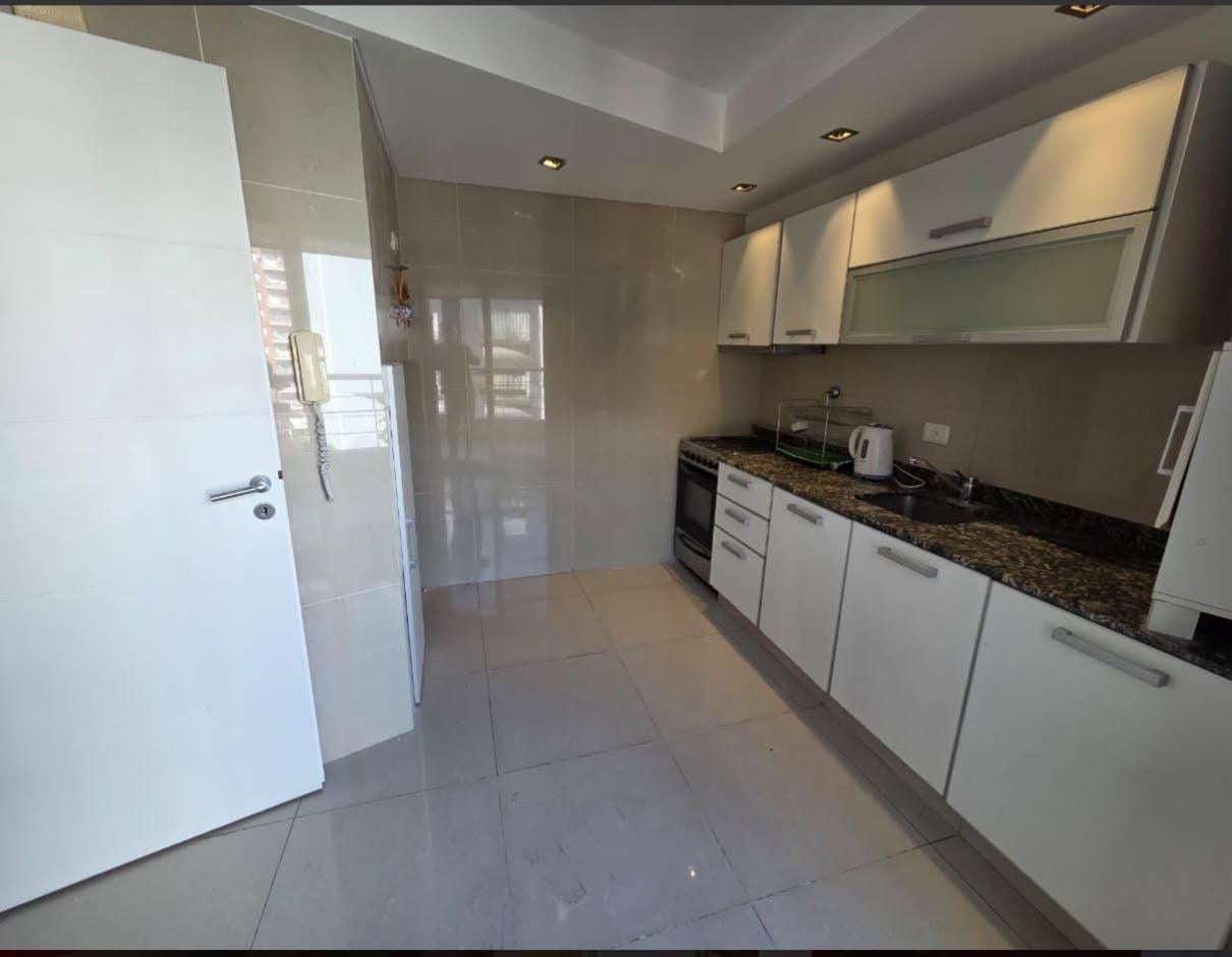 Foto de VENTA AMPLIO 2 AMBIENTES CON COCHERA EN RECOLETA, imagen 3