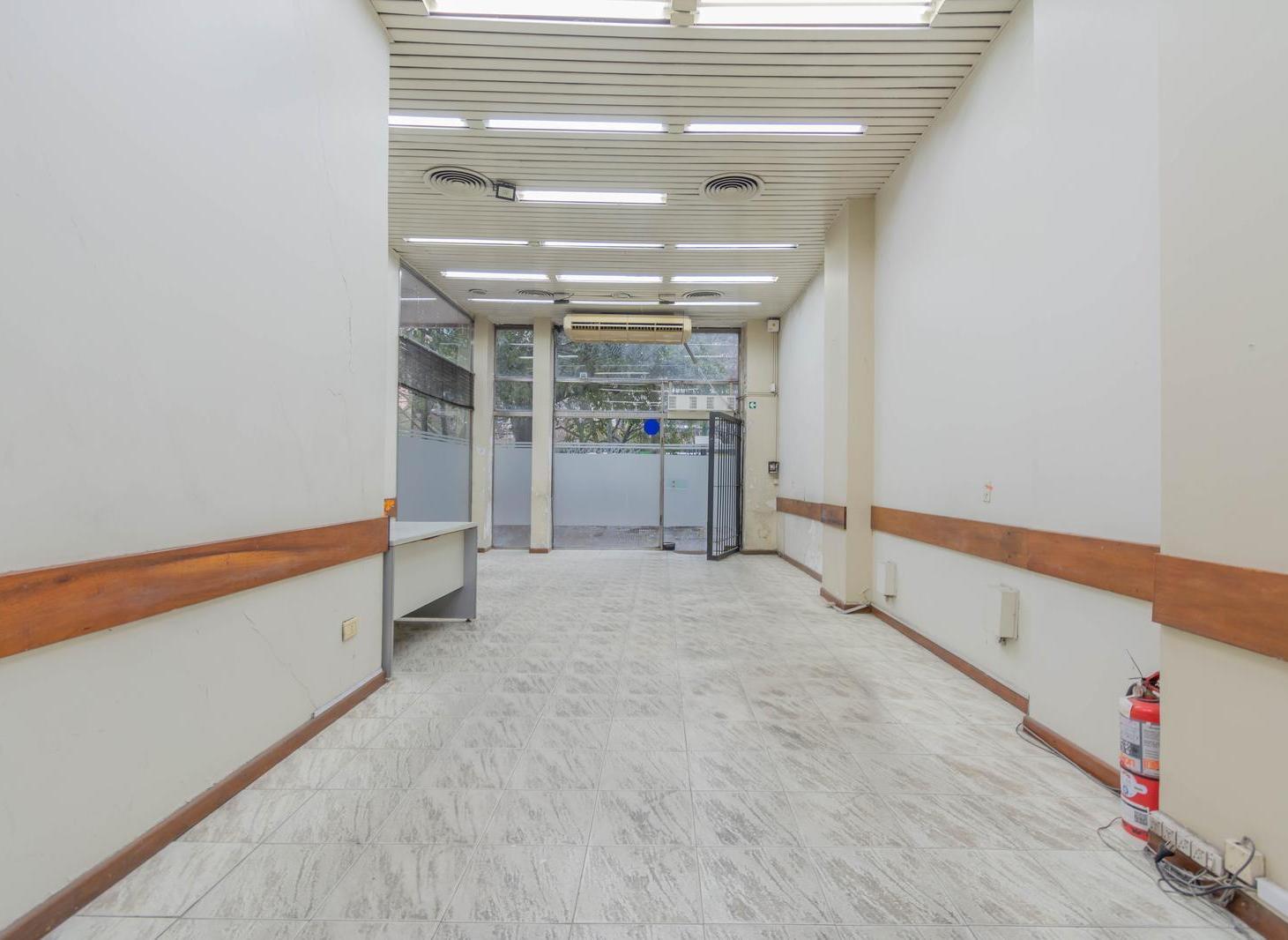Foto de IMPORTANTE LOCAL EN RETIRO CON SUBSUELO Y OFICINAS, imagen 4