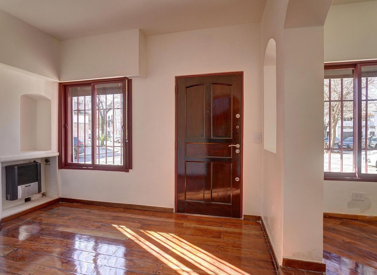 Foto de Casa de 5 ambientes reciclada a nuevo con terraza y parrilla en Villa, imagen 3