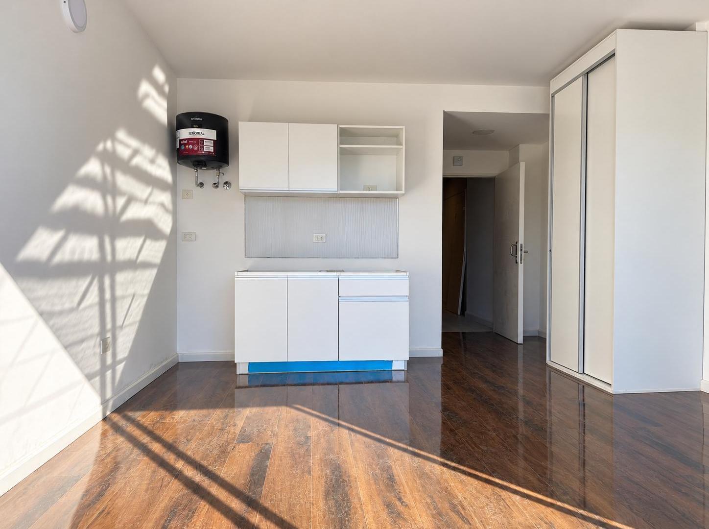 Foto de Venta Monoambiente con balcón aterrazado en Monserrat, imagen 2