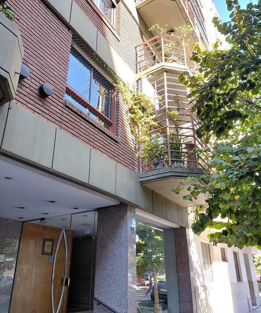 Departamento 3 ambientes con BALCON y patio - Parque Centenario