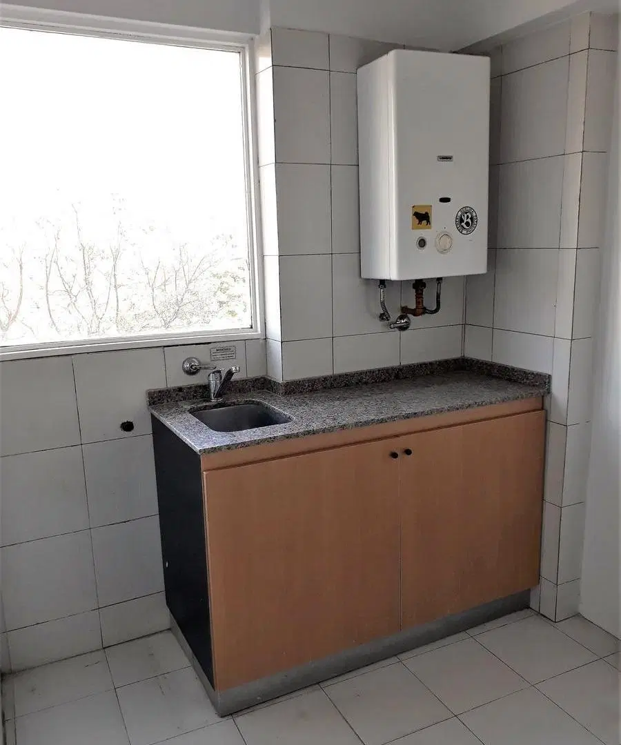 Alquiler Monoambiente con BALCON, cerca de importantes UNIVERSIDADES. 2