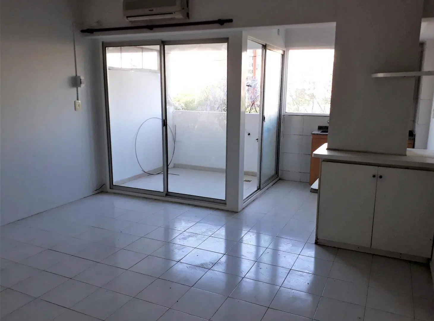 Alquiler Monoambiente con BALCON, cerca de importantes UNIVERSIDADES. 4