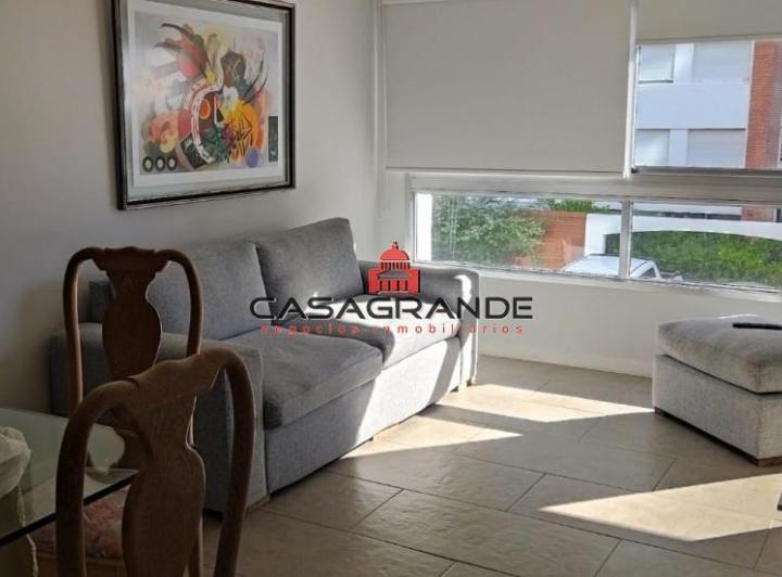 Apto de 1 dormitorio y medio en playa mansa 3