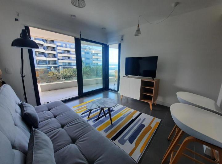 Apartamento - Punta del Este. Vista al mar. 50 m2 de terraza