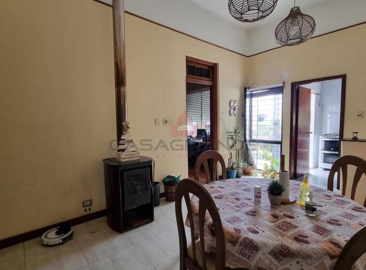 Casa en  venta - 2 baños ,4 dormitorios, escritorio, azotea 1