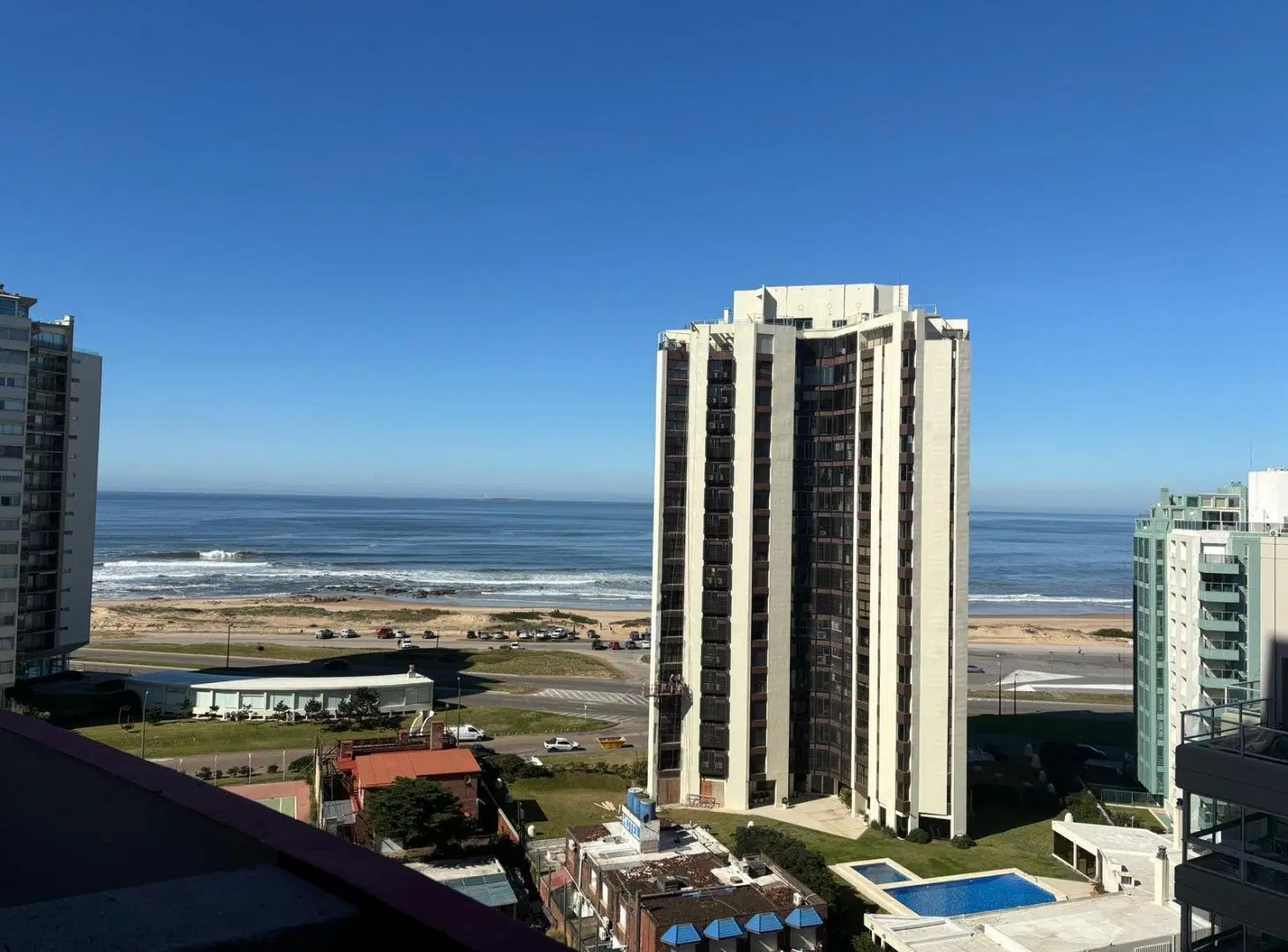 Apartamento - Punta del Este. 2 dormitorios, garaje y vista al mar 2