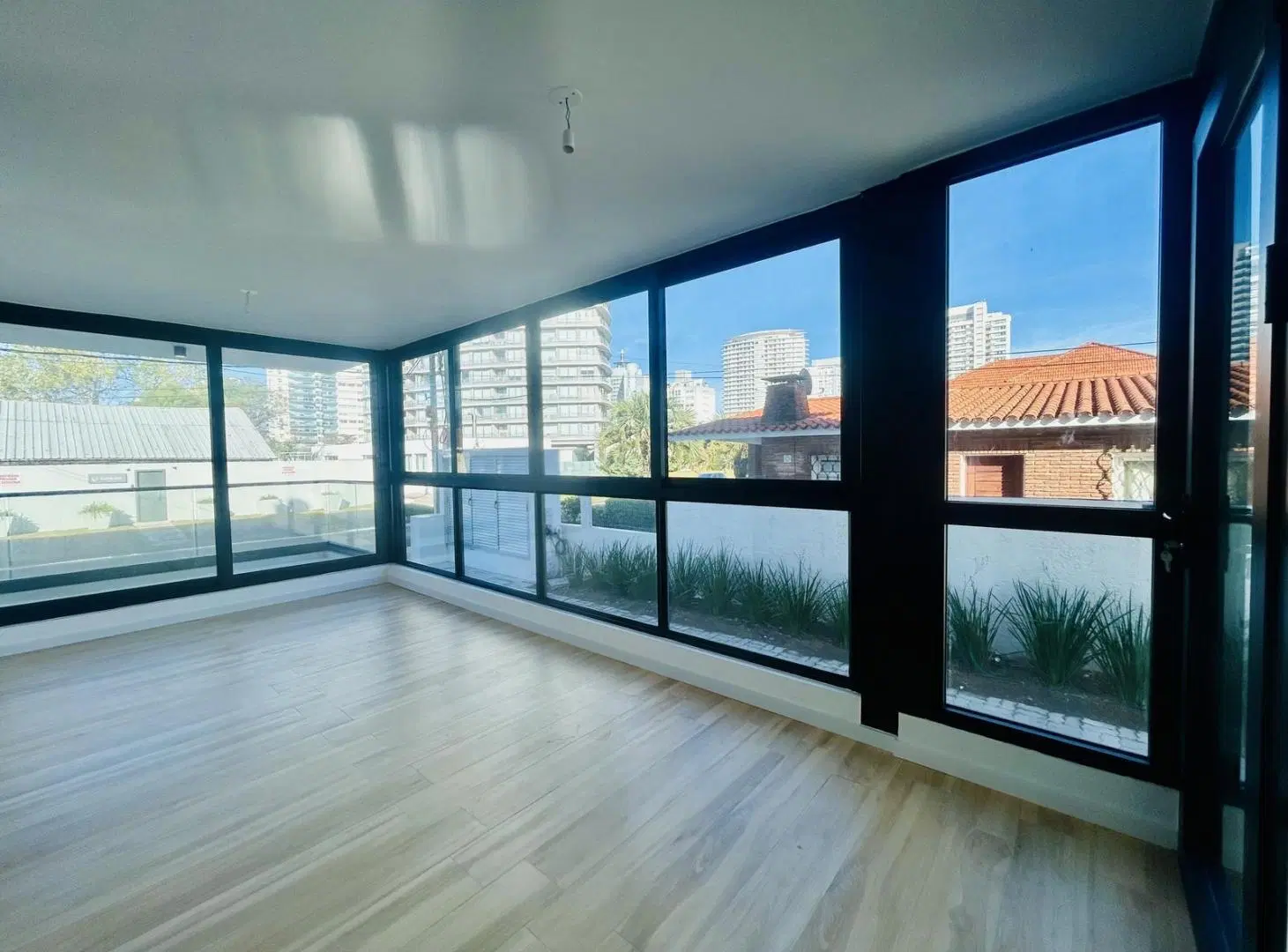 Venta apartamento de 2 dormitorios con gran terraza en Punta del Este 3