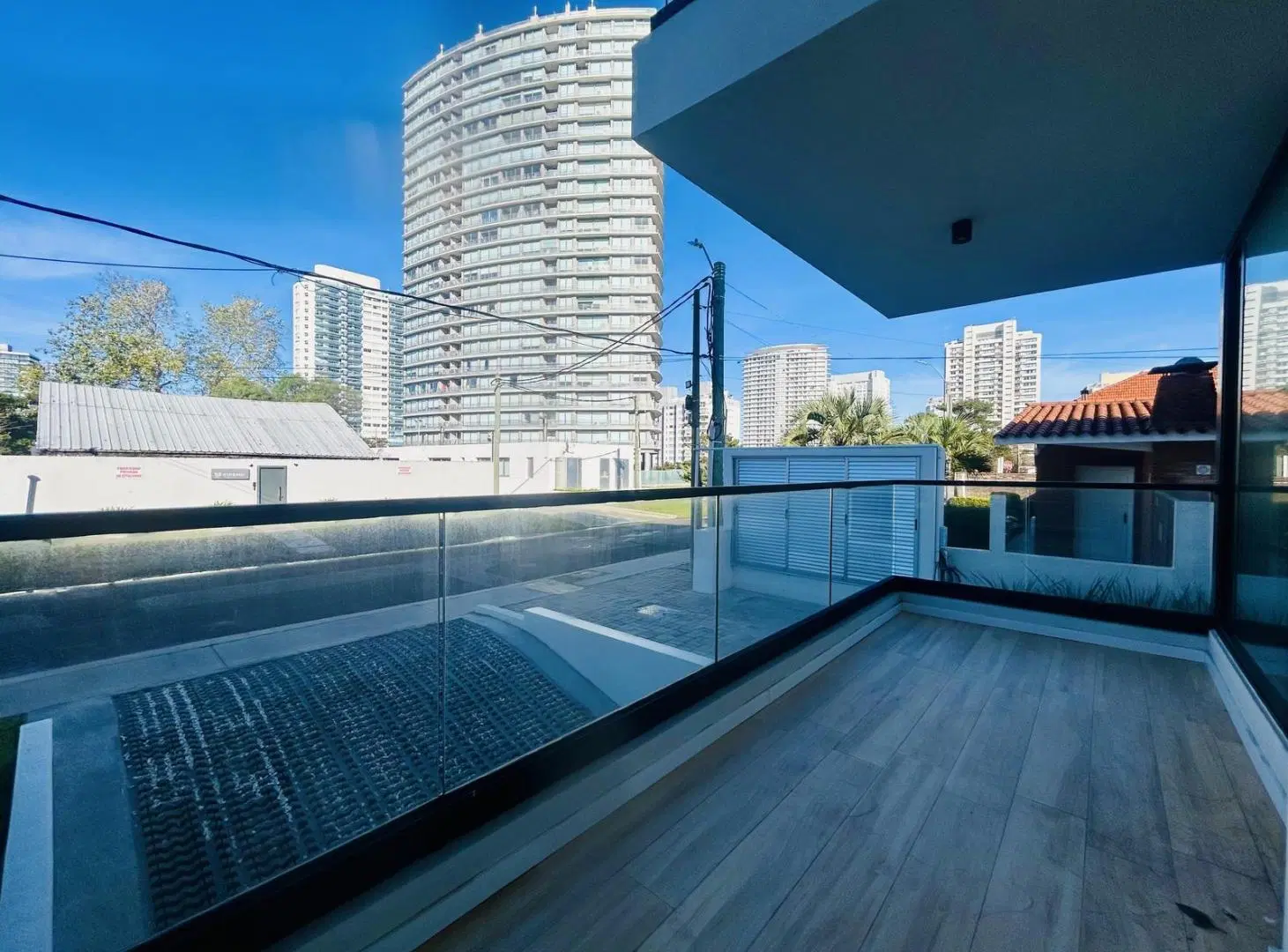 Venta apartamento de 2 dormitorios con gran terraza en Punta del Este 2
