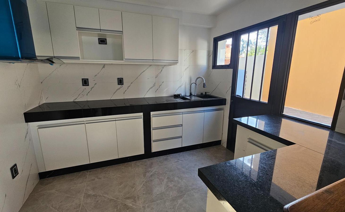 Foto de venta Casa en Lomas de Solymar cinco dormitorios, imagen 2