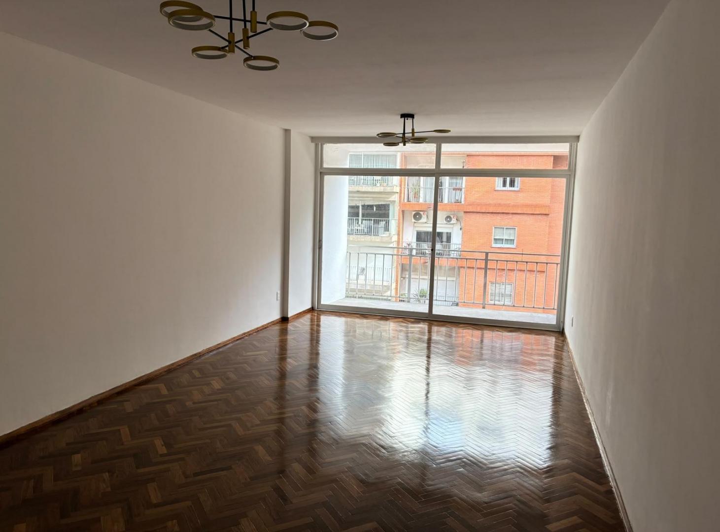 Foto de Departamento en Pocitos, piso medio, 3 dormitorios y garage., imagen 3