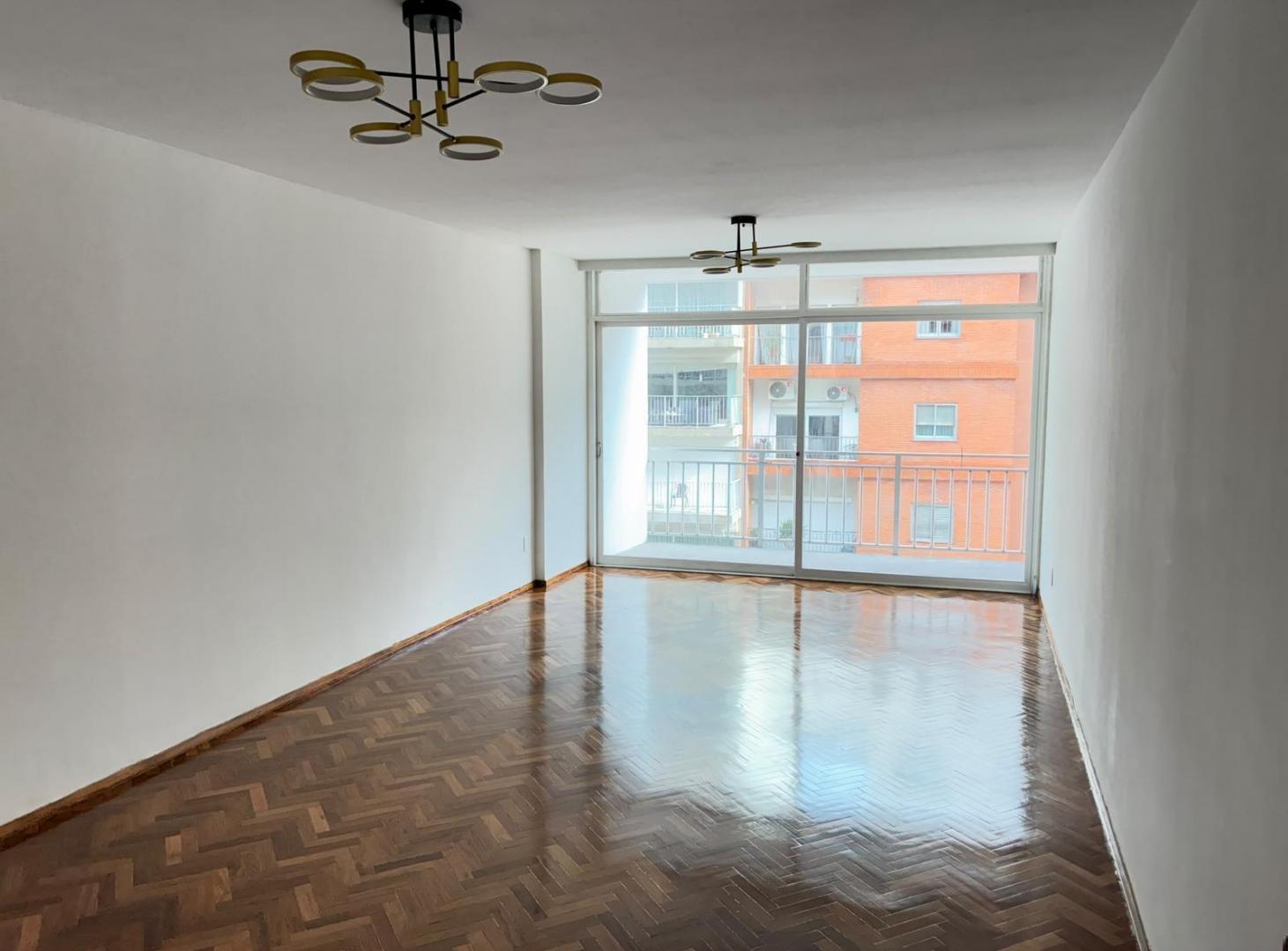 Foto de Departamento en Pocitos, piso medio, 3 dormitorios y garage., imagen 3