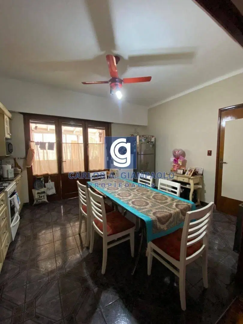 CASA DE 4 AMBIENTES SOBRE LOTE DE 12 x 50 mts. EN VILLA BOSCH 8