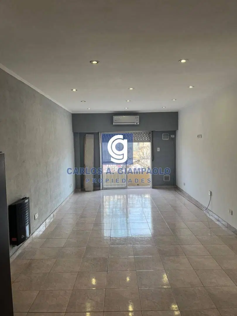 Local . | DE LA TORRE, LISANDRO al 3500 3