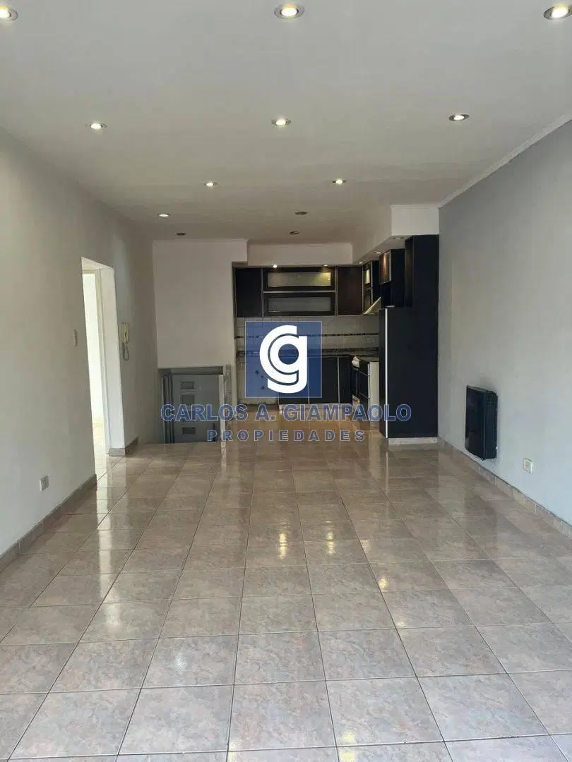 Local . | DE LA TORRE, LISANDRO al 3500 4
