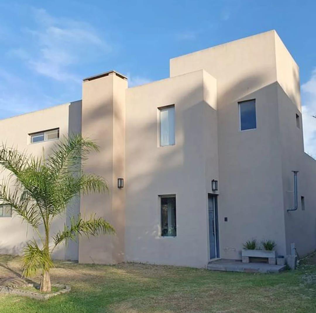 Casa 4 ambientes. | DIAGONAL F al 4400