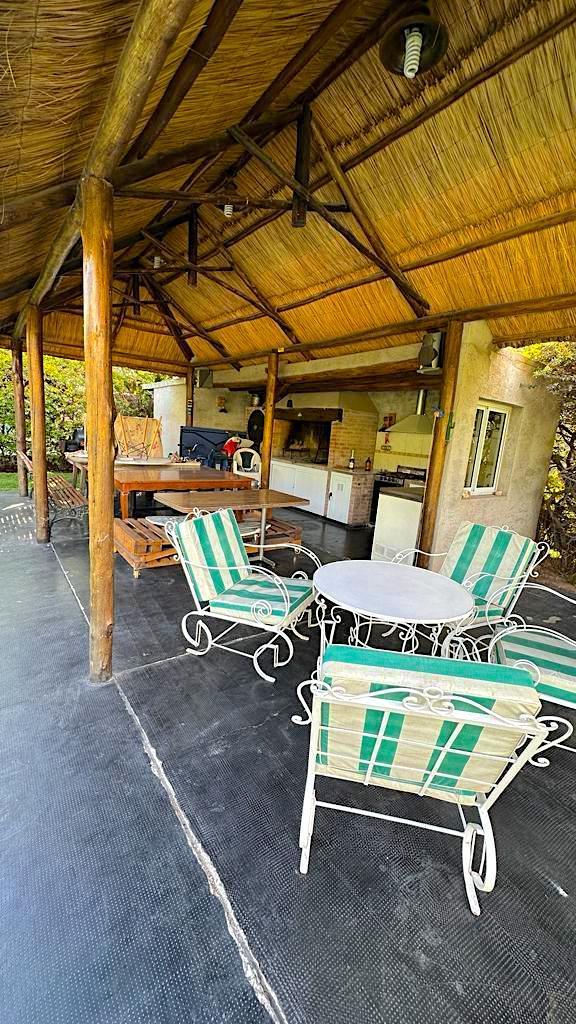 Hermosa Casa con Pileta y Quincho en Barrio Privado Los Solares 5