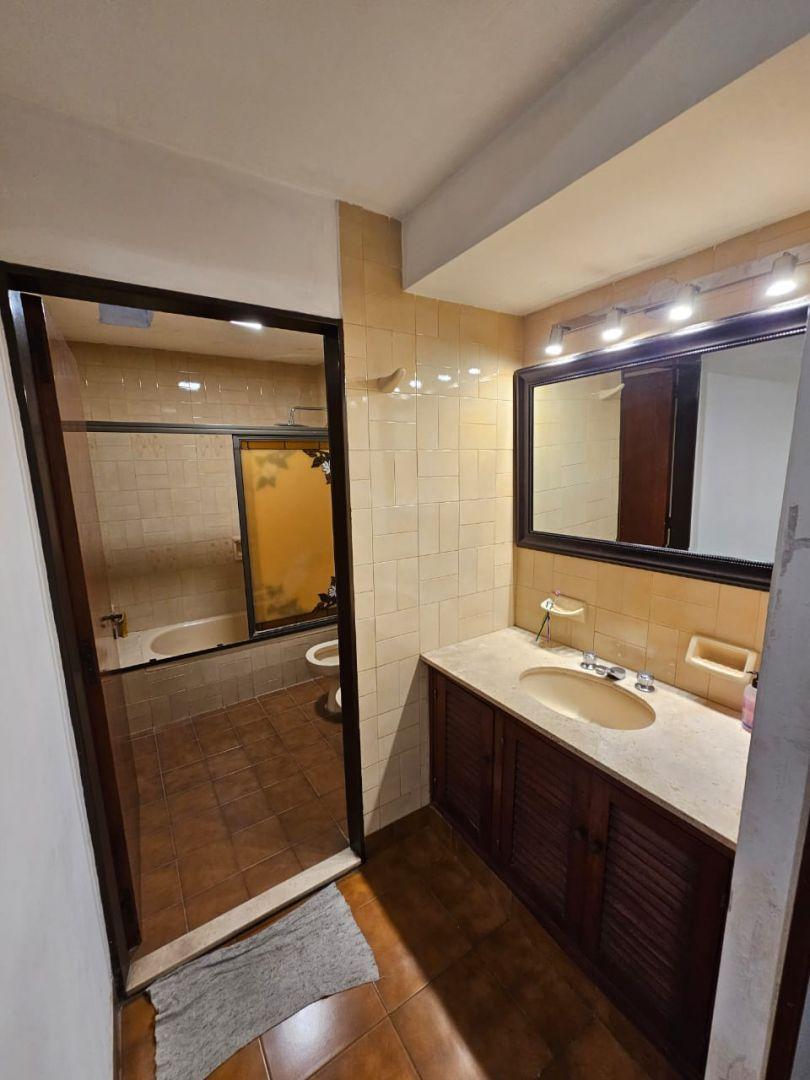 Hermosa Casa en Venta - Parque Guillermina - 4 Dorm. + Pileta 3