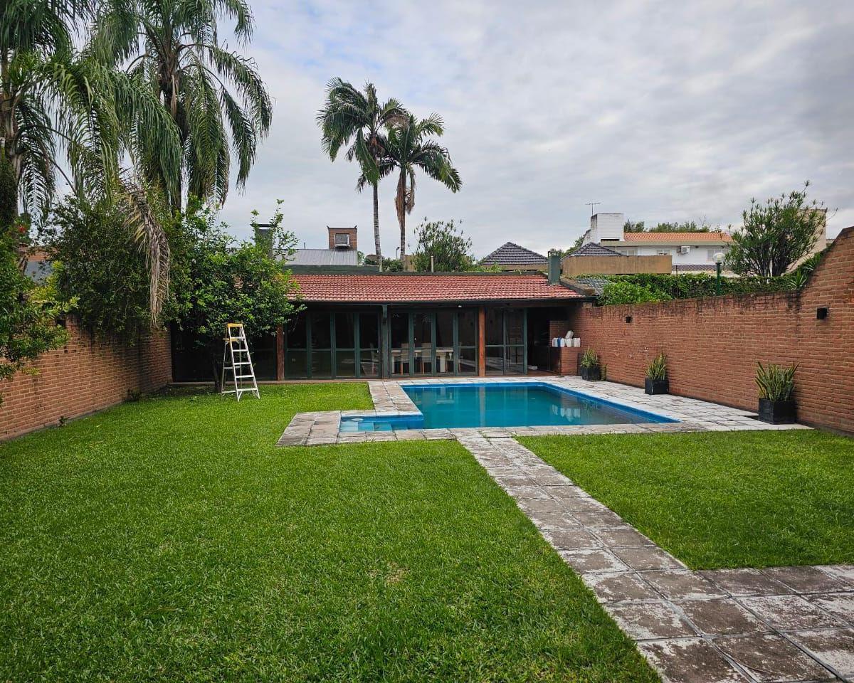 Hermosa Casa en Venta - Parque Guillermina - 4 Dorm. + Pileta 4