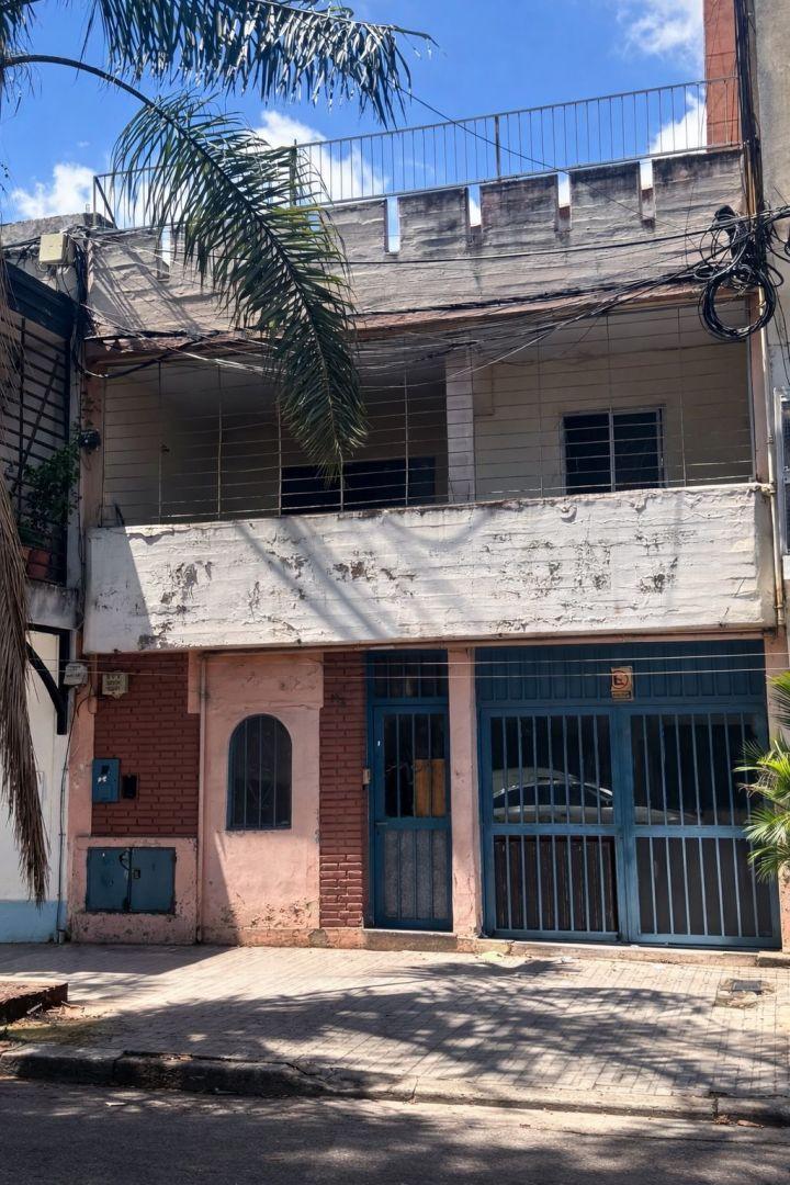 VENTA - IMPORTANTE CASA A RECICLAR - CRISOSTOMO ALVAREZ 1180