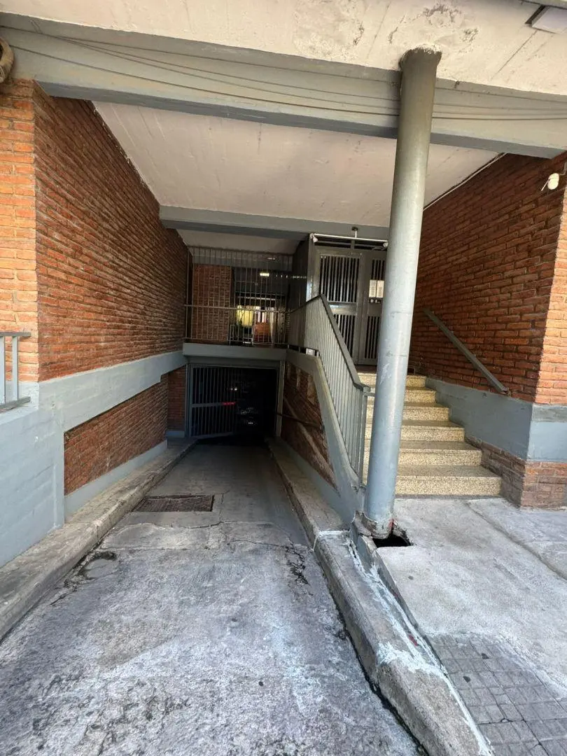 COCHERA EN ALQUILER - BARRIO SUR 3